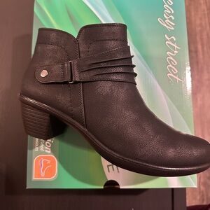 Easy Street Women's Textured Black Ankle Booties